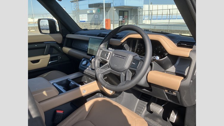 2025 認定中古車 Land Rover Defender 110 サントリーニブラック P525 ガソリン V8