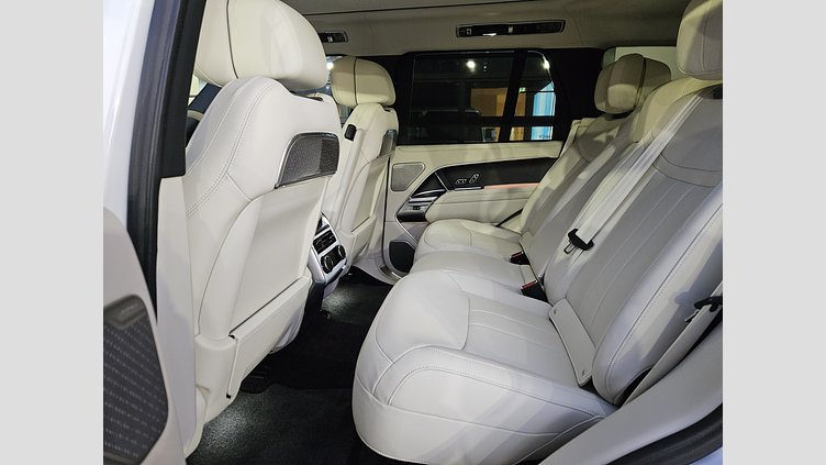 2024 認定中古車 Land Rover Range Rover オストゥーニパールホワイト（お取り扱いの有無については正規ディーラーにお問い合わせください） D300 AWD MHEV（AT） スタンダードホイールベース Autobiography