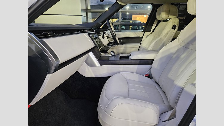 2024 認定中古車 Land Rover Range Rover オストゥーニパールホワイト（お取り扱いの有無については正規ディーラーにお問い合わせください） D300 AWD MHEV（AT） スタンダードホイールベース Autobiography