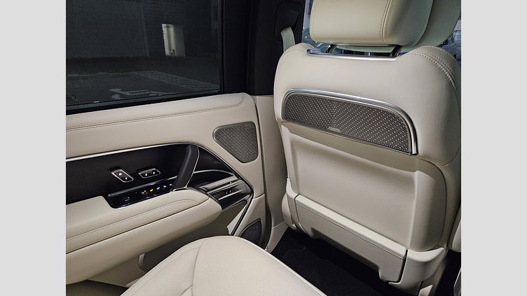 2024 認定中古車 Land Rover Range Rover オストゥーニパールホワイト（お取り扱いの有無については正規ディーラーにお問い合わせください） D300 AWD MHEV（AT） スタンダードホイールベース Autobiography