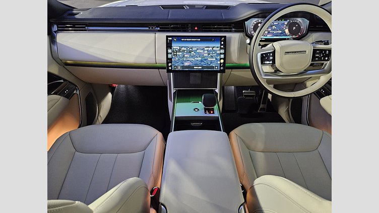 2024 認定中古車 Land Rover Range Rover オストゥーニパールホワイト（お取り扱いの有無については正規ディーラーにお問い合わせください） D300 AWD MHEV（AT） スタンダードホイールベース Autobiography