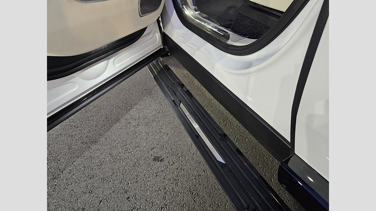 2024 認定中古車 Land Rover Range Rover オストゥーニパールホワイト（お取り扱いの有無については正規ディーラーにお問い合わせください） D300 AWD MHEV（AT） スタンダードホイールベース Autobiography