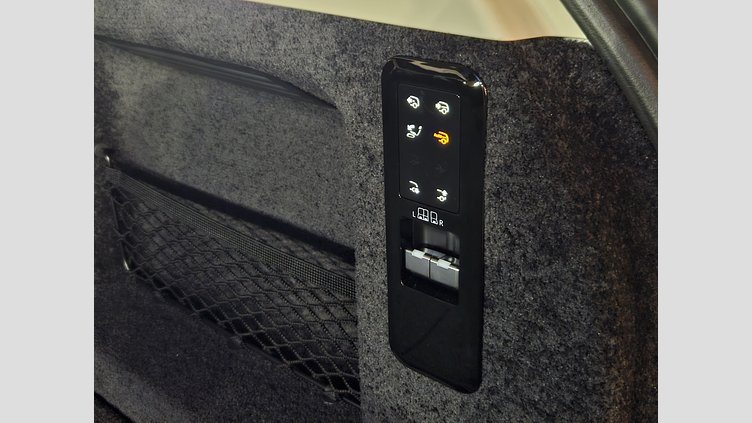 2024 認定中古車 Land Rover Range Rover オストゥーニパールホワイト（お取り扱いの有無については正規ディーラーにお問い合わせください） D300 AWD MHEV（AT） スタンダードホイールベース Autobiography