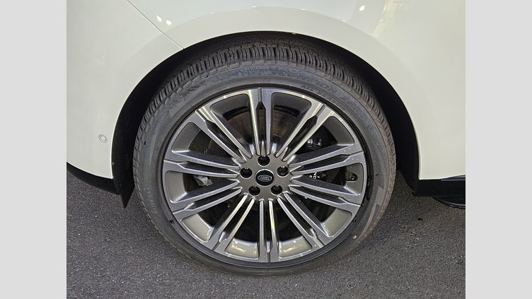 2024 認定中古車 Land Rover Range Rover オストゥーニパールホワイト（お取り扱いの有無については正規ディーラーにお問い合わせください） D300 AWD MHEV（AT） スタンダードホイールベース Autobiography