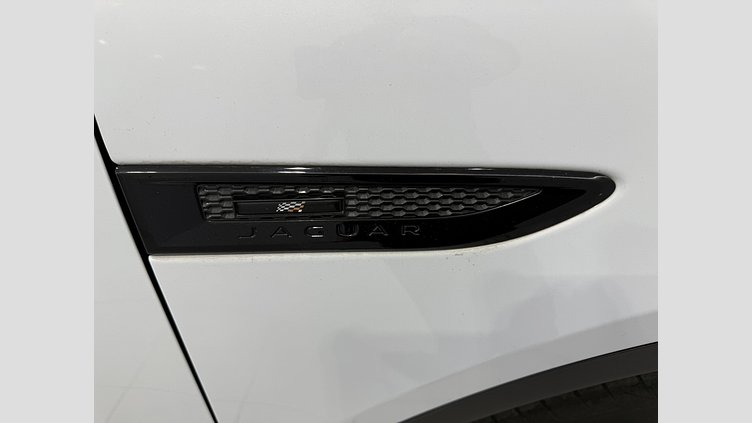 2019 認定中古車 Jaguar E-Pace ユーロンホワイト D180 オートマチック全輪駆動 チェッカーフラッグエディション