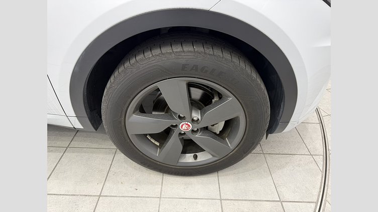 2019 認定中古車 Jaguar E-Pace ユーロンホワイト D180 オートマチック全輪駆動 チェッカーフラッグエディション