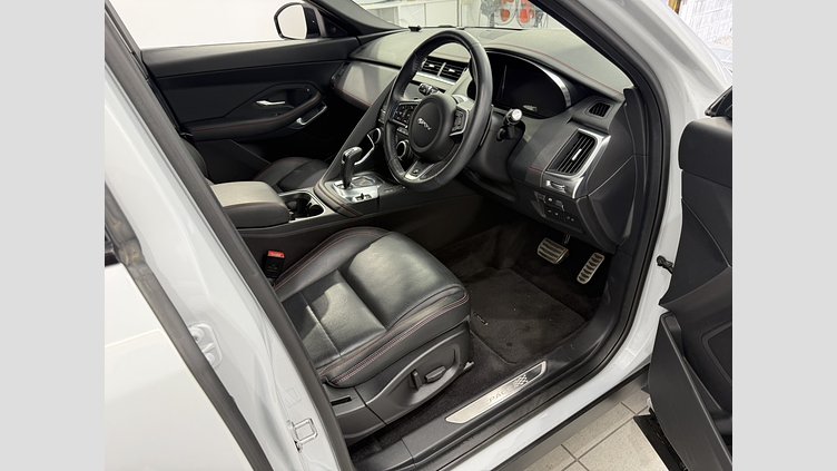 2019 認定中古車 Jaguar E-Pace ユーロンホワイト D180 オートマチック全輪駆動 チェッカーフラッグエディション
