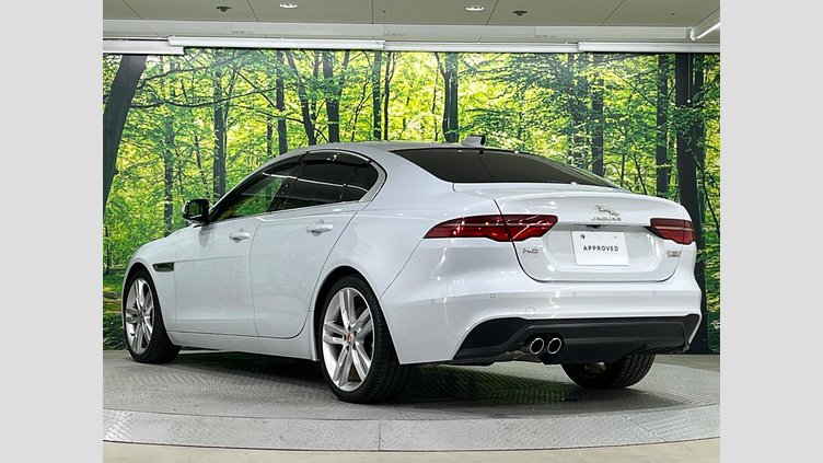 2019 認定中古車 Jaguar XE ユーロンホワイト D180 RWD AUTOMATIC 4 door Saloon SE