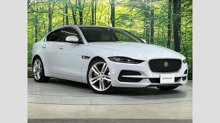 2019 認定中古車 Jaguar XE ユーロンホワイト D180 RWD AUTOMATIC 4 door Saloon SE