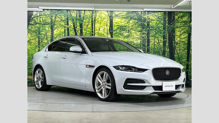 2019 認定中古車 Jaguar XE ユーロンホワイト D180 RWD AUTOMATIC 4 door Saloon SE