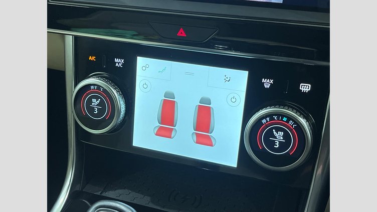 2019 認定中古車 Jaguar XE ユーロンホワイト D180 RWD AUTOMATIC 4 door Saloon SE