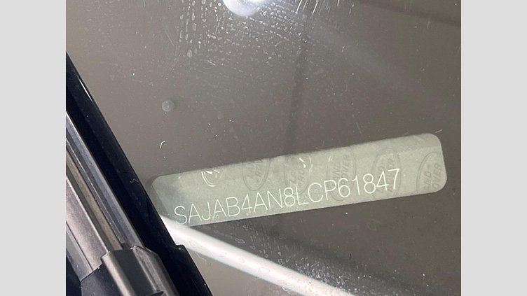 2019 認定中古車 Jaguar XE ユーロンホワイト D180 RWD AUTOMATIC 4 door Saloon SE