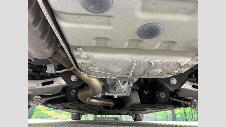 2019 認定中古車 Jaguar XE ユーロンホワイト D180 RWD AUTOMATIC 4 door Saloon SE