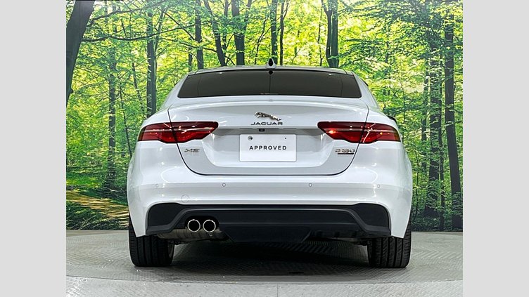 2019 認定中古車 Jaguar XE ユーロンホワイト D180 RWD AUTOMATIC 4 door Saloon SE