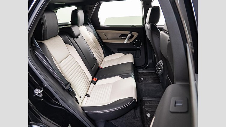 2024 認定中古車 Land Rover Discovery Sport サントリーニブラック D200マイルドハイブリッド（ディーゼル） 標準ホイール DYNAMIC SE