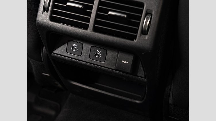 2024 認定中古車 Land Rover Discovery Sport サントリーニブラック D200マイルドハイブリッド（ディーゼル） 標準ホイール DYNAMIC SE