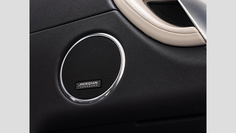 2024 認定中古車 Land Rover Discovery Sport サントリーニブラック D200マイルドハイブリッド（ディーゼル） 標準ホイール DYNAMIC SE