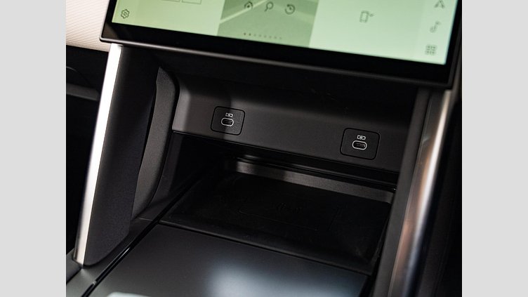 2024 認定中古車 Land Rover Discovery Sport サントリーニブラック D200マイルドハイブリッド（ディーゼル） 標準ホイール DYNAMIC SE