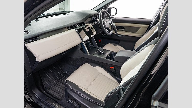 2024 認定中古車 Land Rover Discovery Sport サントリーニブラック D200マイルドハイブリッド（ディーゼル） 標準ホイール DYNAMIC SE