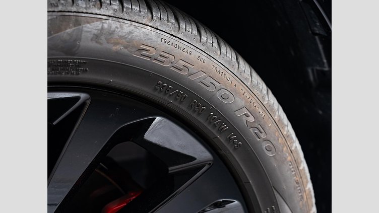 2024 認定中古車 Land Rover Discovery Sport サントリーニブラック D200マイルドハイブリッド（ディーゼル） 標準ホイール DYNAMIC SE