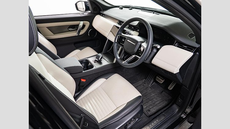 2024 認定中古車 Land Rover Discovery Sport サントリーニブラック D200マイルドハイブリッド（ディーゼル） 標準ホイール DYNAMIC SE