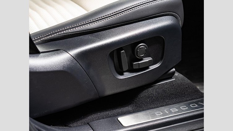 2024 認定中古車 Land Rover Discovery Sport サントリーニブラック D200マイルドハイブリッド（ディーゼル） 標準ホイール DYNAMIC SE