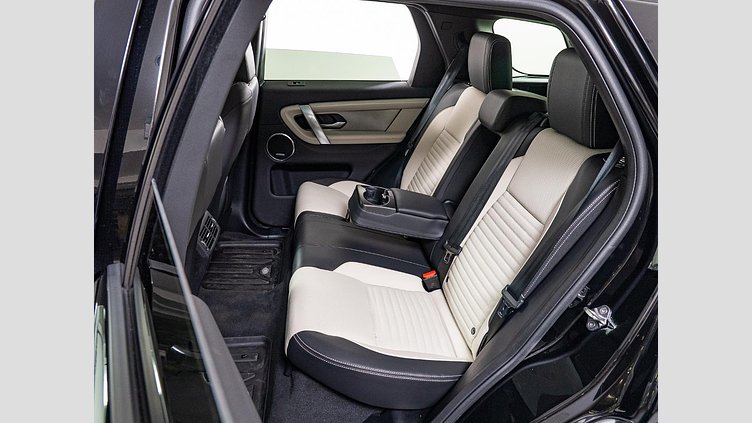 2024 認定中古車 Land Rover Discovery Sport サントリーニブラック D200マイルドハイブリッド（ディーゼル） 標準ホイール DYNAMIC SE