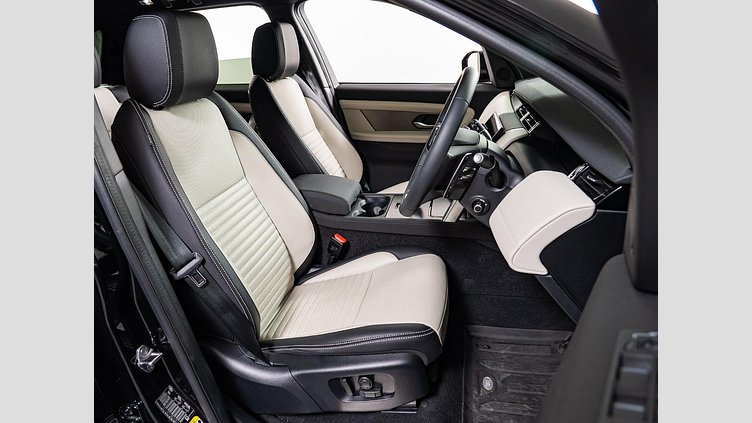 2024 認定中古車 Land Rover Discovery Sport サントリーニブラック D200マイルドハイブリッド（ディーゼル） 標準ホイール DYNAMIC SE