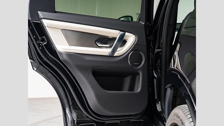 2024 認定中古車 Land Rover Discovery Sport サントリーニブラック D200マイルドハイブリッド（ディーゼル） 標準ホイール DYNAMIC SE