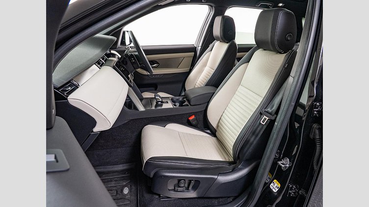 2024 認定中古車 Land Rover Discovery Sport サントリーニブラック D200マイルドハイブリッド（ディーゼル） 標準ホイール DYNAMIC SE