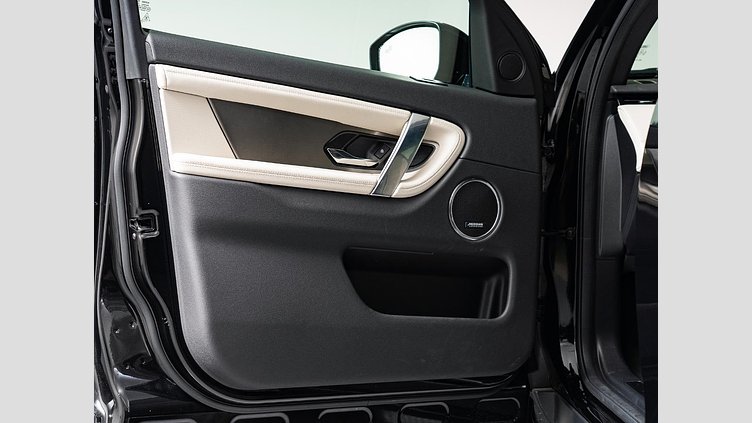 2024 認定中古車 Land Rover Discovery Sport サントリーニブラック D200マイルドハイブリッド（ディーゼル） 標準ホイール DYNAMIC SE