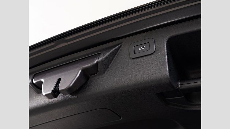 2024 認定中古車 Land Rover Discovery Sport サントリーニブラック D200マイルドハイブリッド（ディーゼル） 標準ホイール DYNAMIC SE