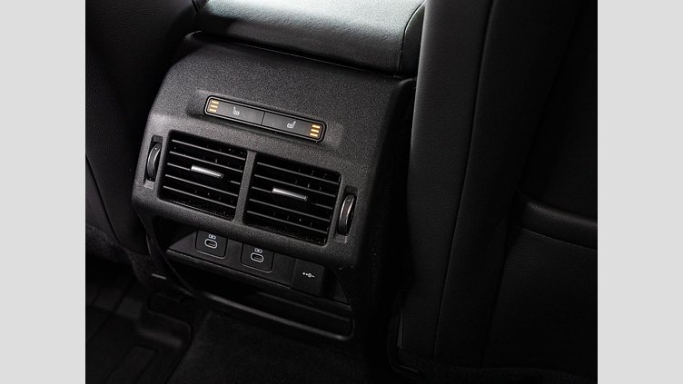 2024 認定中古車 Land Rover Discovery Sport サントリーニブラック D200マイルドハイブリッド（ディーゼル） 標準ホイール DYNAMIC SE