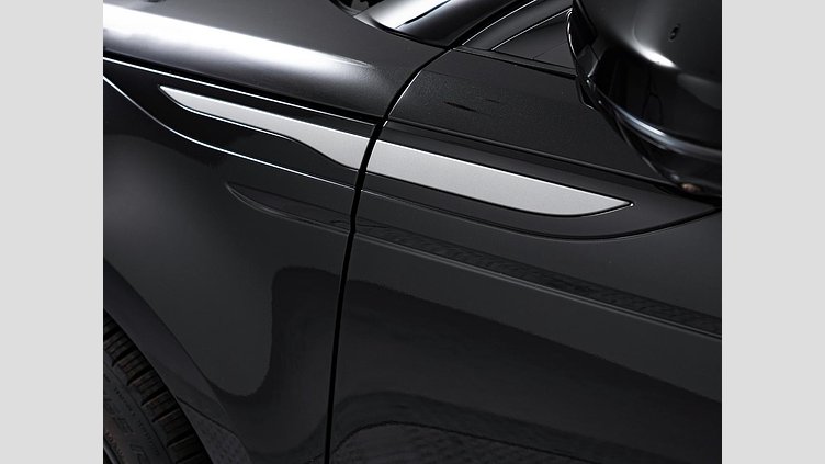 2024 認定中古車 Land Rover Range Rover Evoque サントリーニブラック D200マイルドハイブリッド（ディーゼル） Standard Wheelbase S