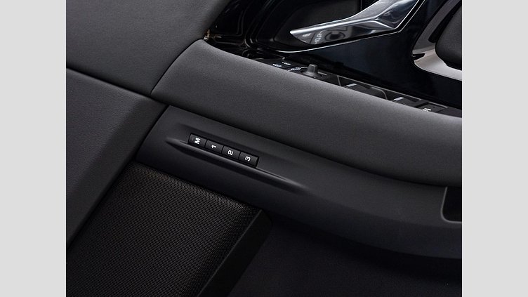 2024 認定中古車 Land Rover Range Rover Evoque サントリーニブラック D200マイルドハイブリッド（ディーゼル） Standard Wheelbase S