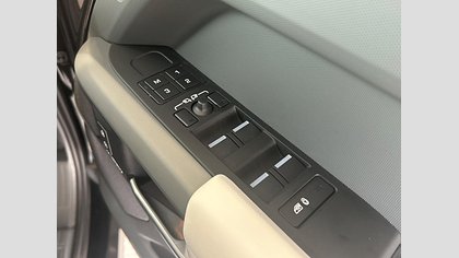 Defender 110 49