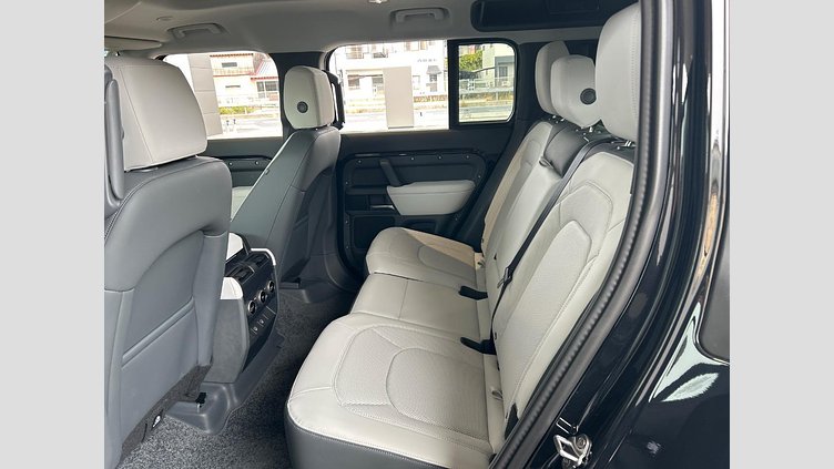 2024 認定中古車 Land Rover Defender 110 サントリーニブラック D350 ディーゼルマイルドハイブリッド X-Dynamic SE