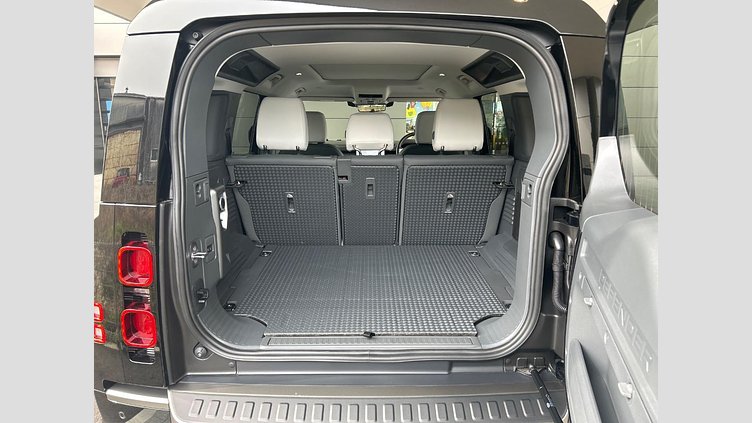 2024 認定中古車 Land Rover Defender 110 サントリーニブラック D350 ディーゼルマイルドハイブリッド X-Dynamic SE