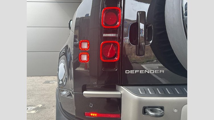 2024 認定中古車 Land Rover Defender 110 サントリーニブラック D350 ディーゼルマイルドハイブリッド X-Dynamic SE