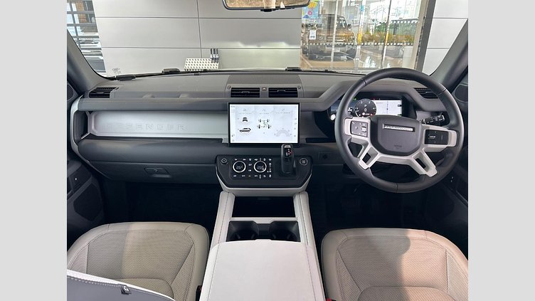 2024 認定中古車 Land Rover Defender 110 サントリーニブラック D350 ディーゼルマイルドハイブリッド X-Dynamic SE