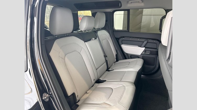 2024 認定中古車 Land Rover Defender 110 サントリーニブラック D350 ディーゼルマイルドハイブリッド X-Dynamic SE