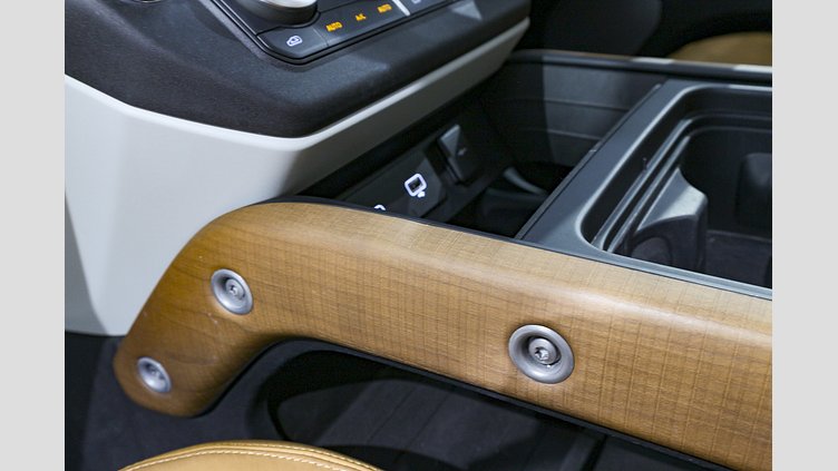 2022 認定中古車 Land Rover Defender 130 カルパチアングレイ D300 AWD AUTOMATIC MHEV FIRST EDITION