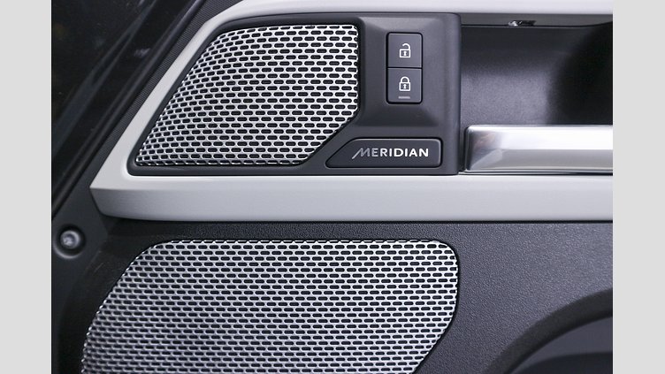 2022 認定中古車 Land Rover Defender 130 カルパチアングレイ D300 AWD AUTOMATIC MHEV FIRST EDITION