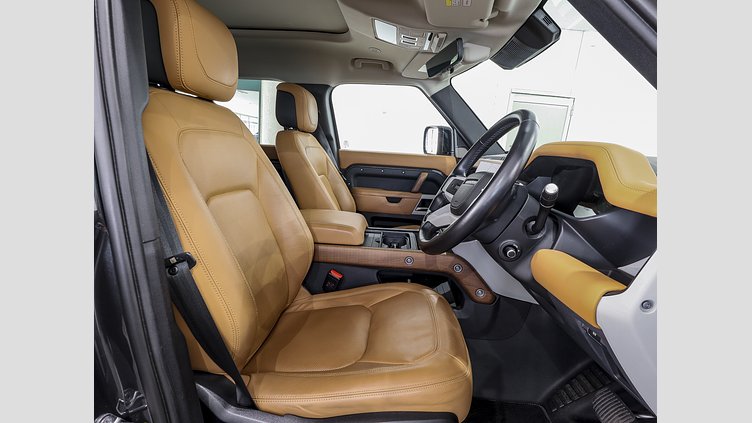 2022 認定中古車 Land Rover Defender 130 カルパチアングレイ D300 AWD AUTOMATIC MHEV FIRST EDITION