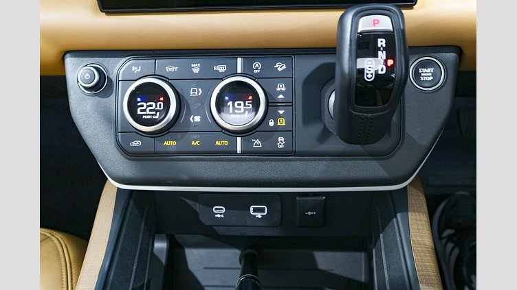 2022 認定中古車 Land Rover Defender 130 カルパチアングレイ D300 AWD AUTOMATIC MHEV FIRST EDITION