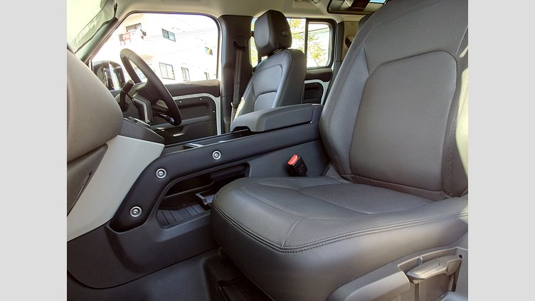 2024 認定中古車 Land Rover Defender 110 フジホワイト D300 AWD（AT） S