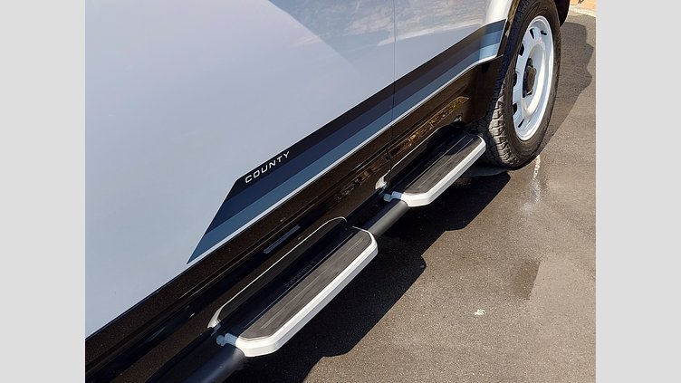 2024 認定中古車 Land Rover Defender 110 フジホワイト D300 AWD（AT） S