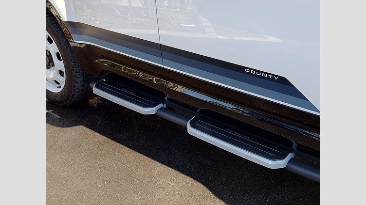 2024 認定中古車 Land Rover Defender 110 フジホワイト D300 AWD（AT） S