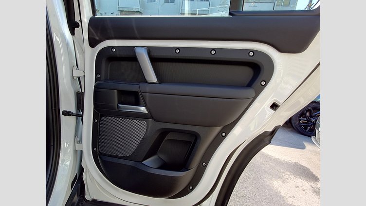 2024 認定中古車 Land Rover Defender 110 フジホワイト D300 AWD（AT） S