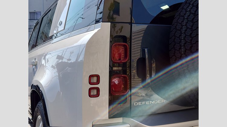 2024 認定中古車 Land Rover Defender 110 フジホワイト D300 AWD（AT） S
